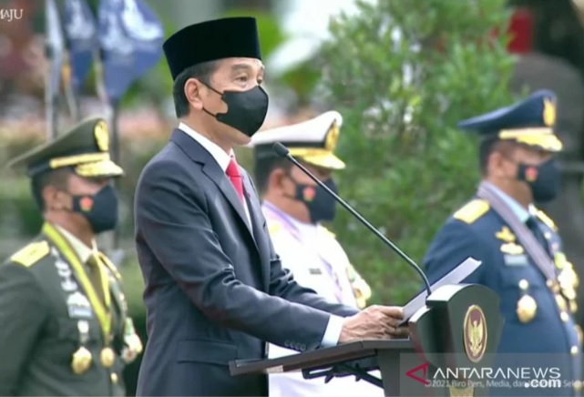Presiden Jokowi pada HUT ke-76 TNI
